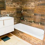 A Seaside With Country Views In Gozo 아파트